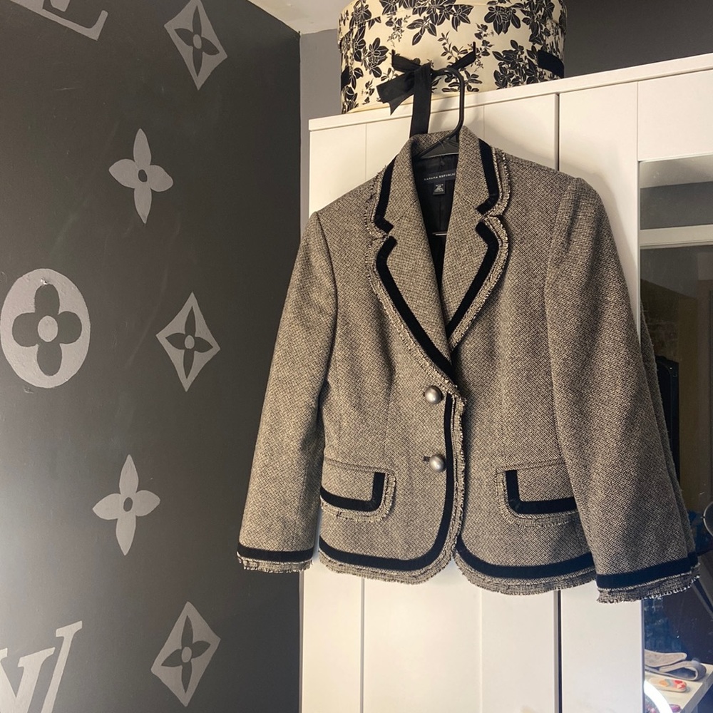 Beautiful blazer - tons of stitching details and velvet trip work